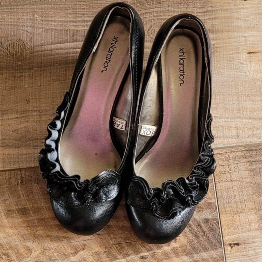 🦖 Leather Ruffle Heels - Picture 5 of 5